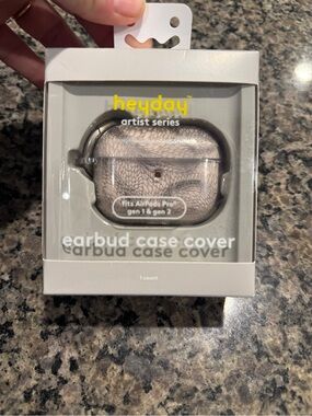 heyday Artist Series Textured Beige Gray Earbud Case Cover